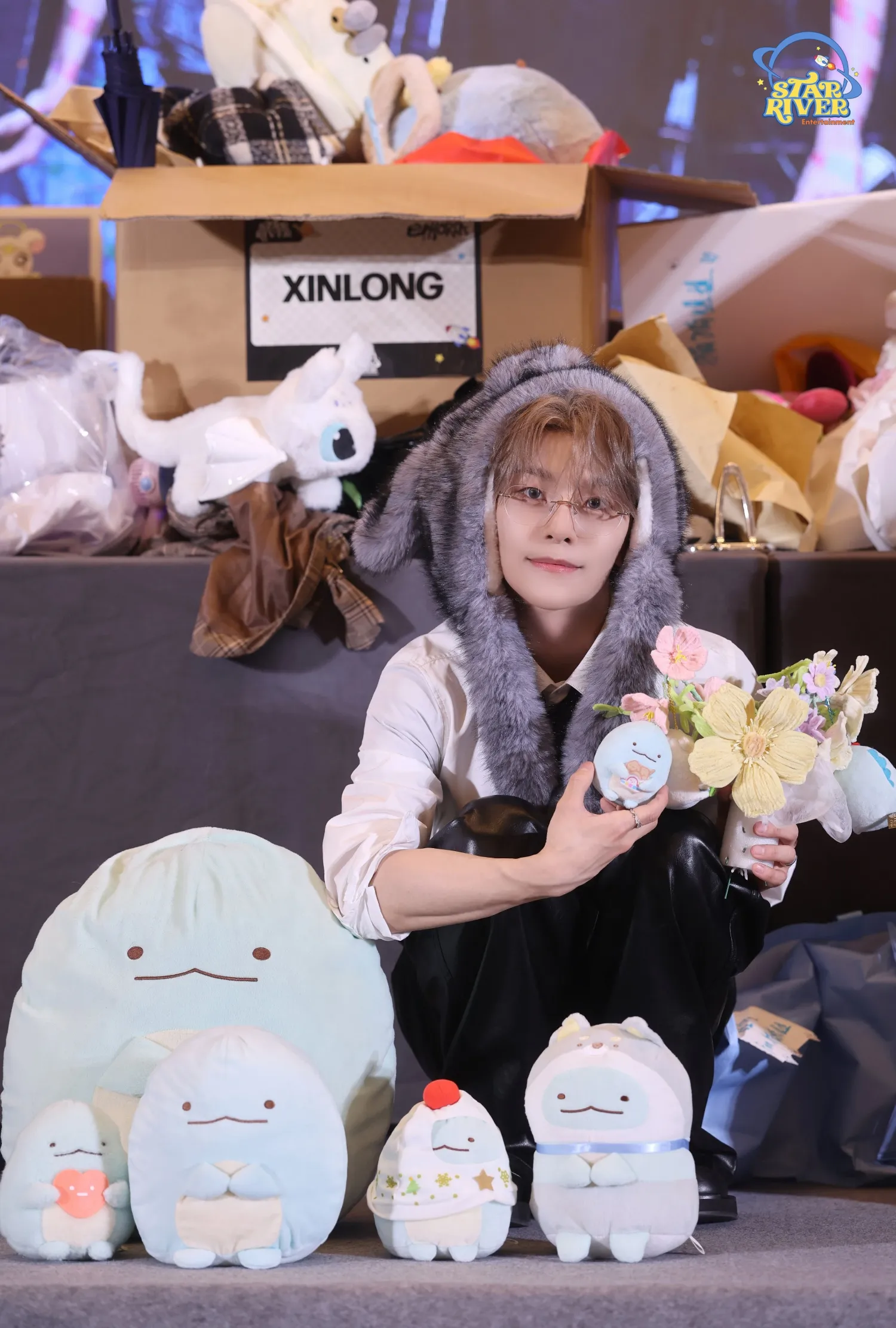 A moment captured by He Xinlong (ALPHA DRIVE ONE)'s fan