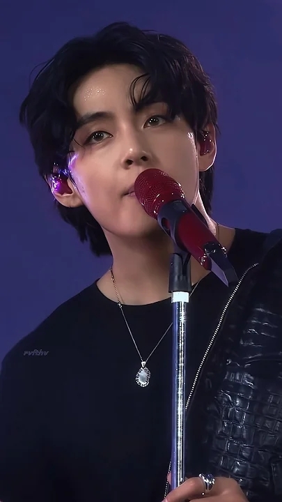 Today's most popular wallpaper in the V (BTS) community