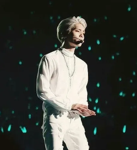 Behind-the-scenes cut of Jonghyun (SHINee)