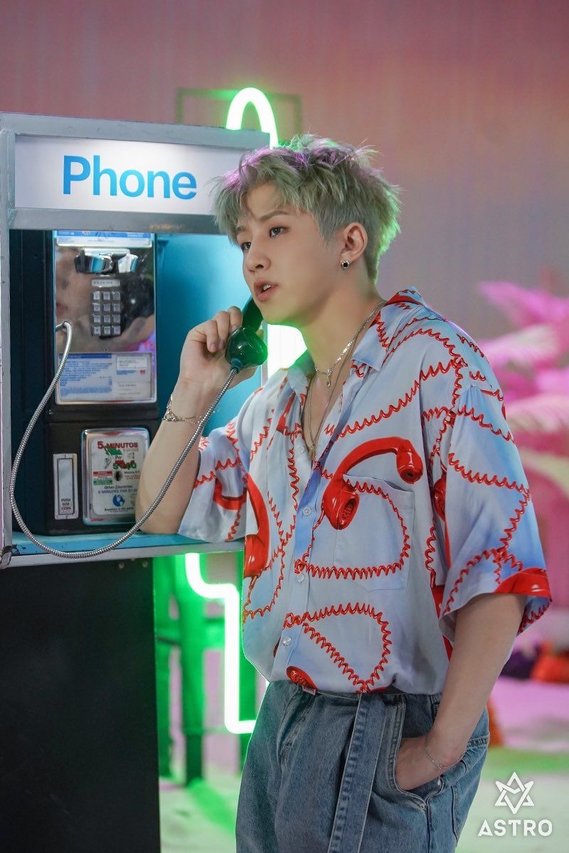 Latest photo of Jinjin (ASTRO)