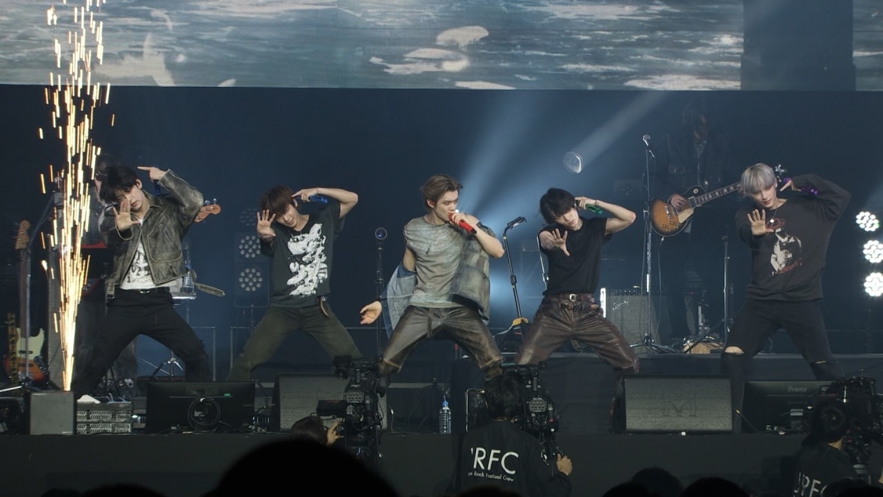 A moment captured by TOMORROW X TOGETHER's fan