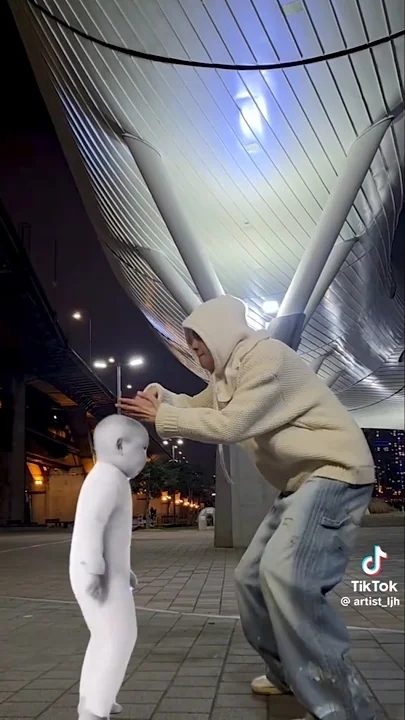 A moment captured by Lee Jinhyuk's fan