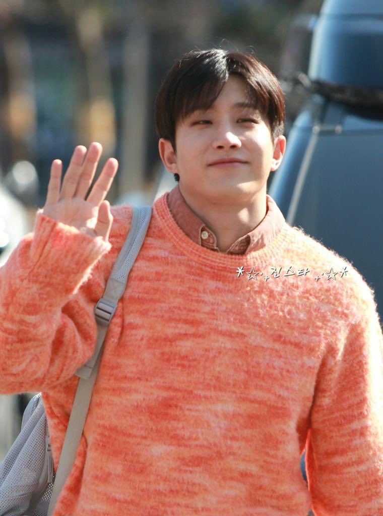 Latest photo of Jinjin (ASTRO)