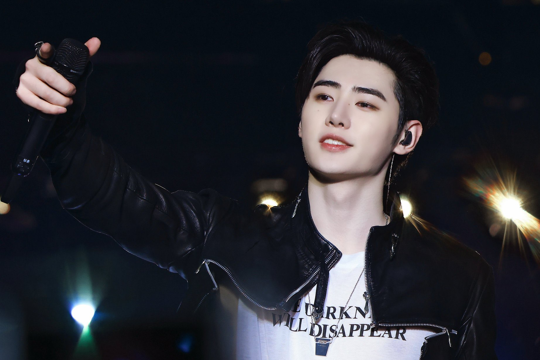 Behind-the-scenes cut of Sunghoon (ENHYPEN)