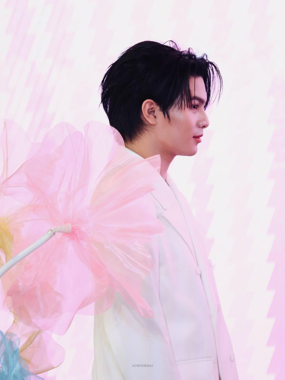 A moment captured by William (LYKN)'s fan