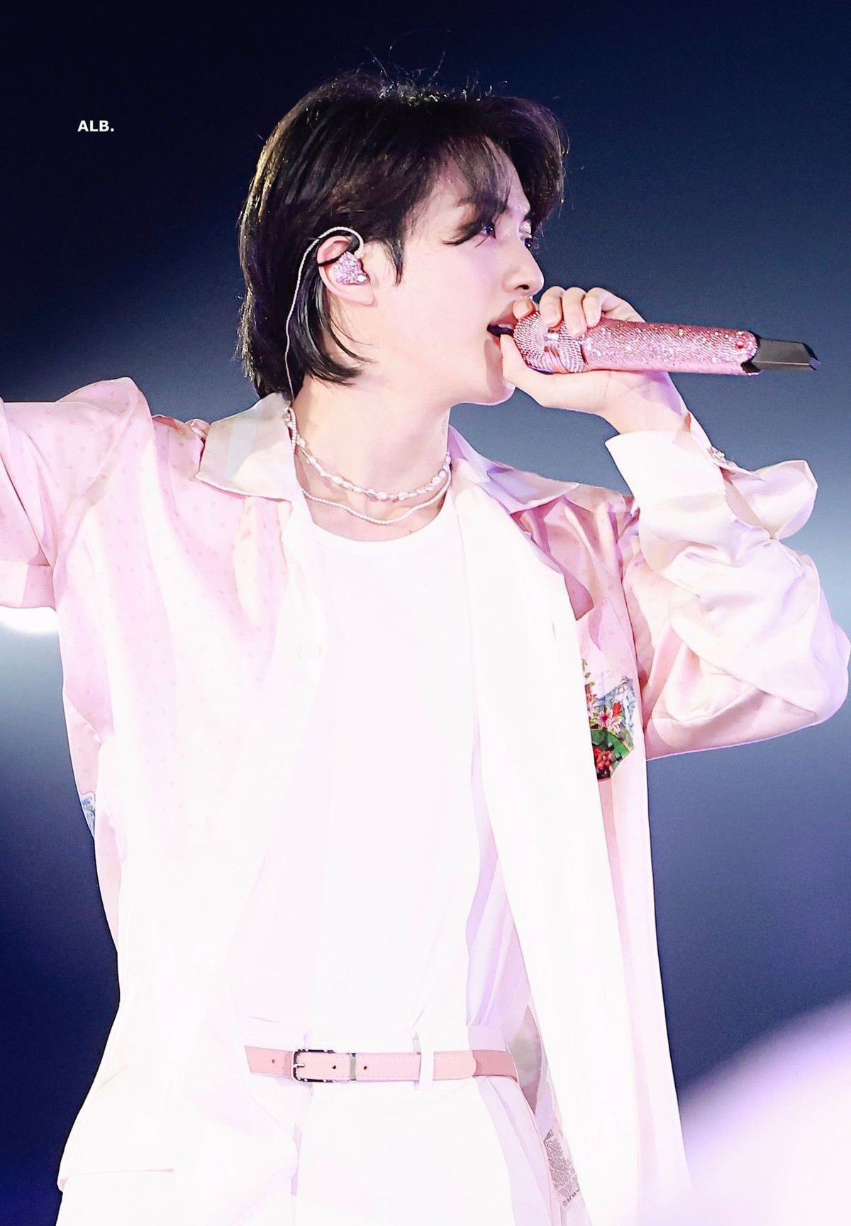 Foto aktivitas terbaru Jin (BTS)