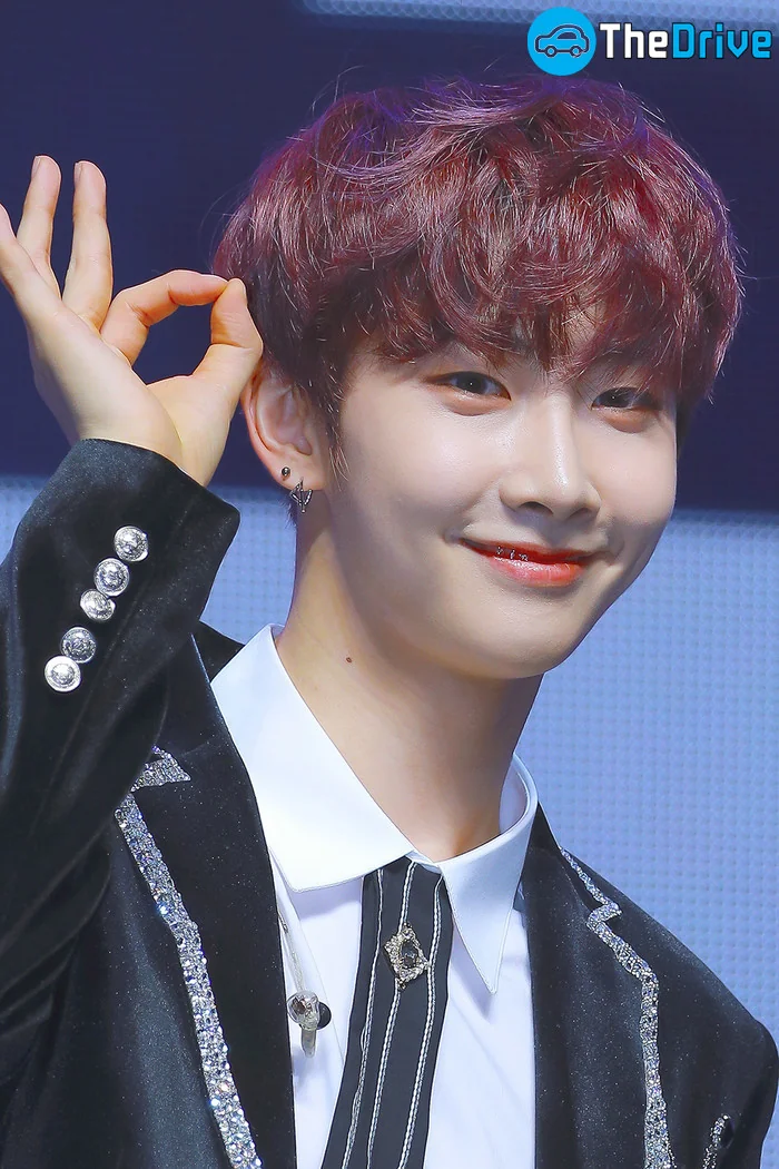 A moment captured by Hoyoung (VERIVERY)'s fan