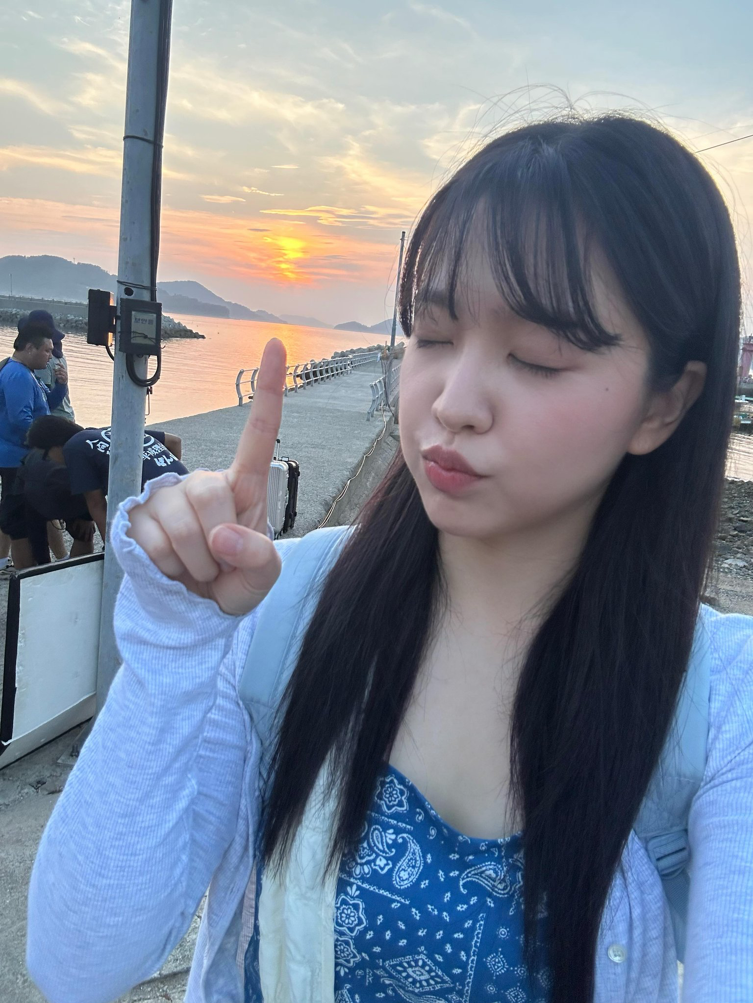 Behind-the-scenes cut of Red Velvet