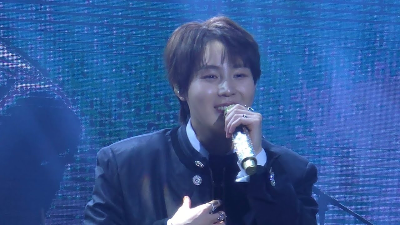 A moment captured by Ha Sungwoon's fan