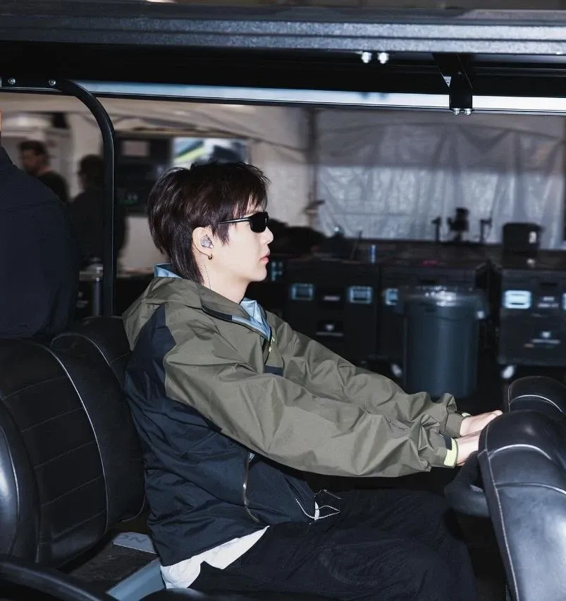 Foto aktivitas terbaru SUGA (BTS)