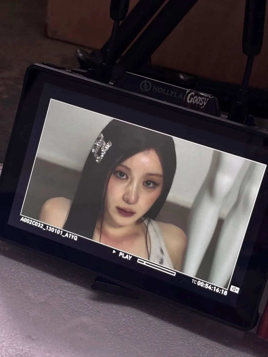 A moment captured by Lee Chaeyeon's fan