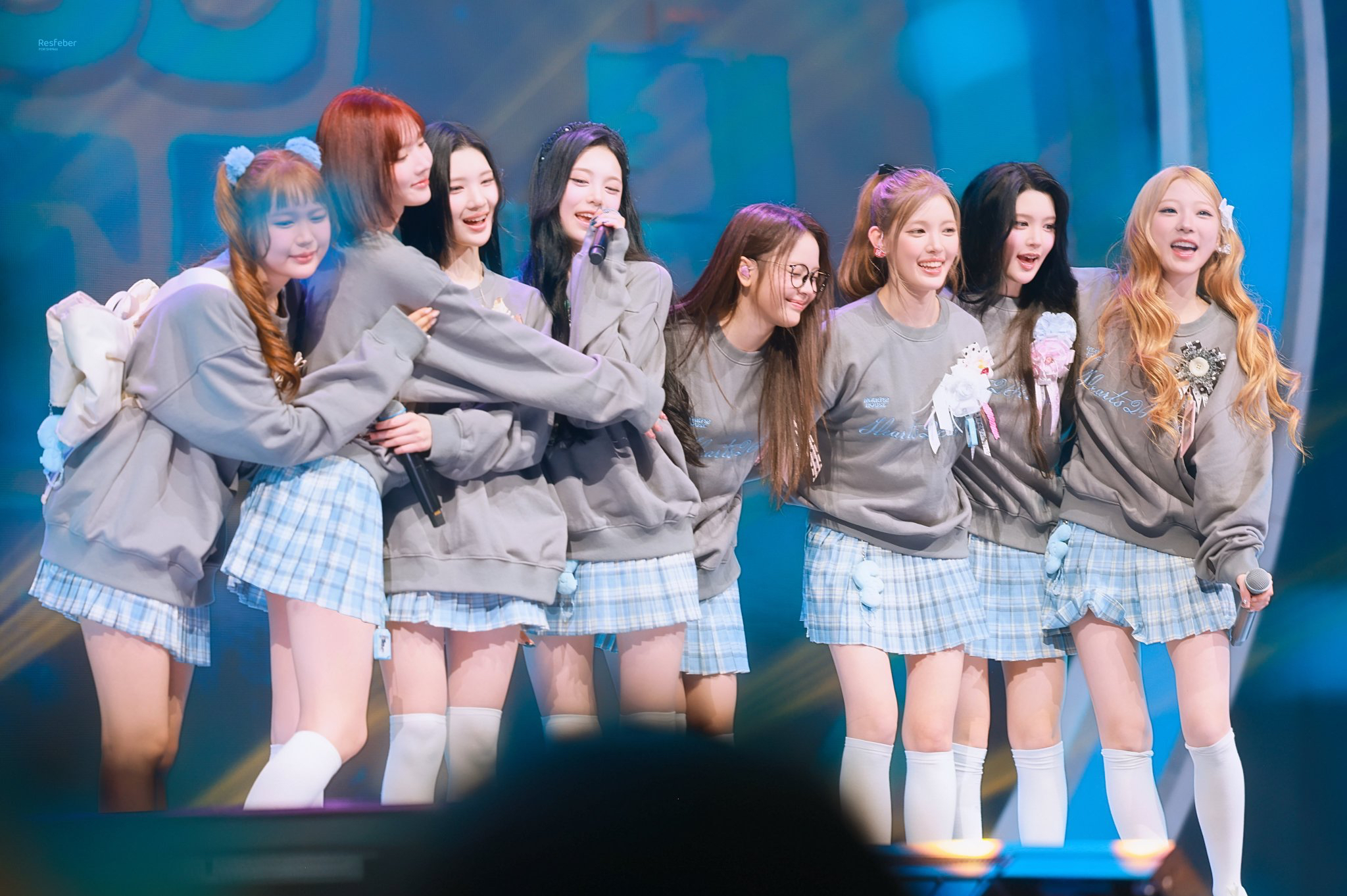 A moment captured by Hearts2Hearts's fan