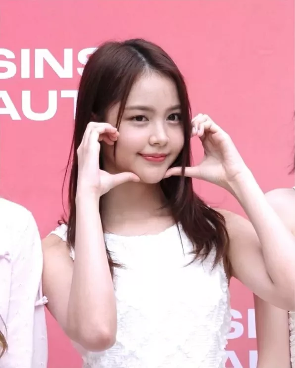 Foto aktivitas terbaru Carmen (Hearts2Hearts)