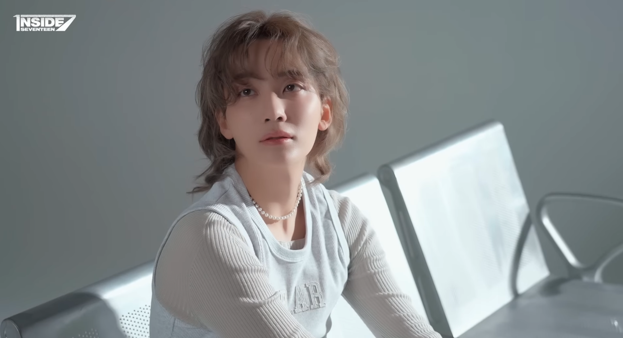 A moment captured by Jeonghan (SEVENTEEN)'s fan