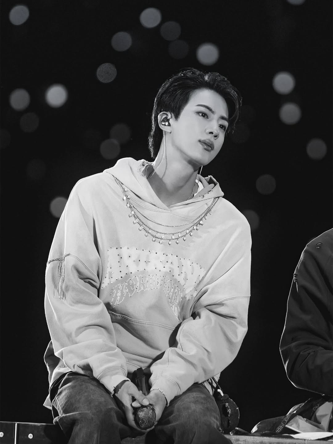 Momen yang diabadikan oleh penggemar Jin (BTS)