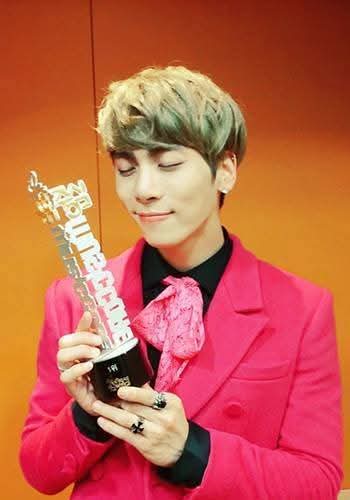 A moment captured by Jonghyun (SHINee)'s fan