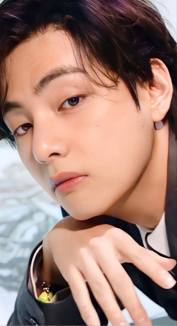 Latest photo of V (BTS)