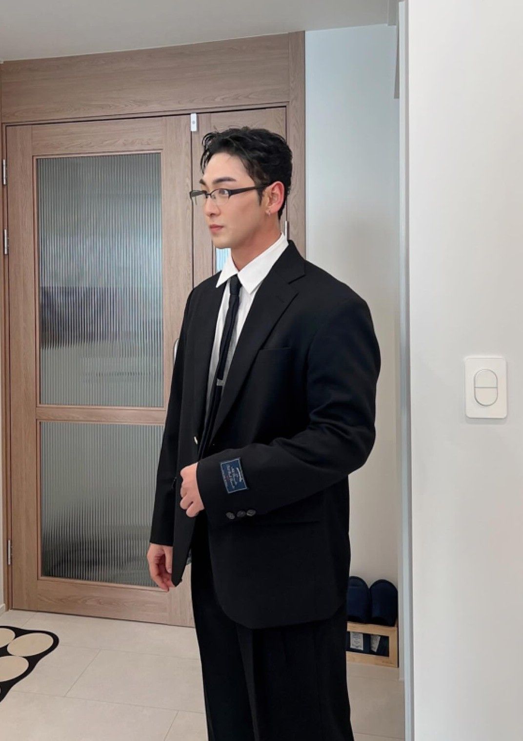 Behind-the-scenes cut of Baekho