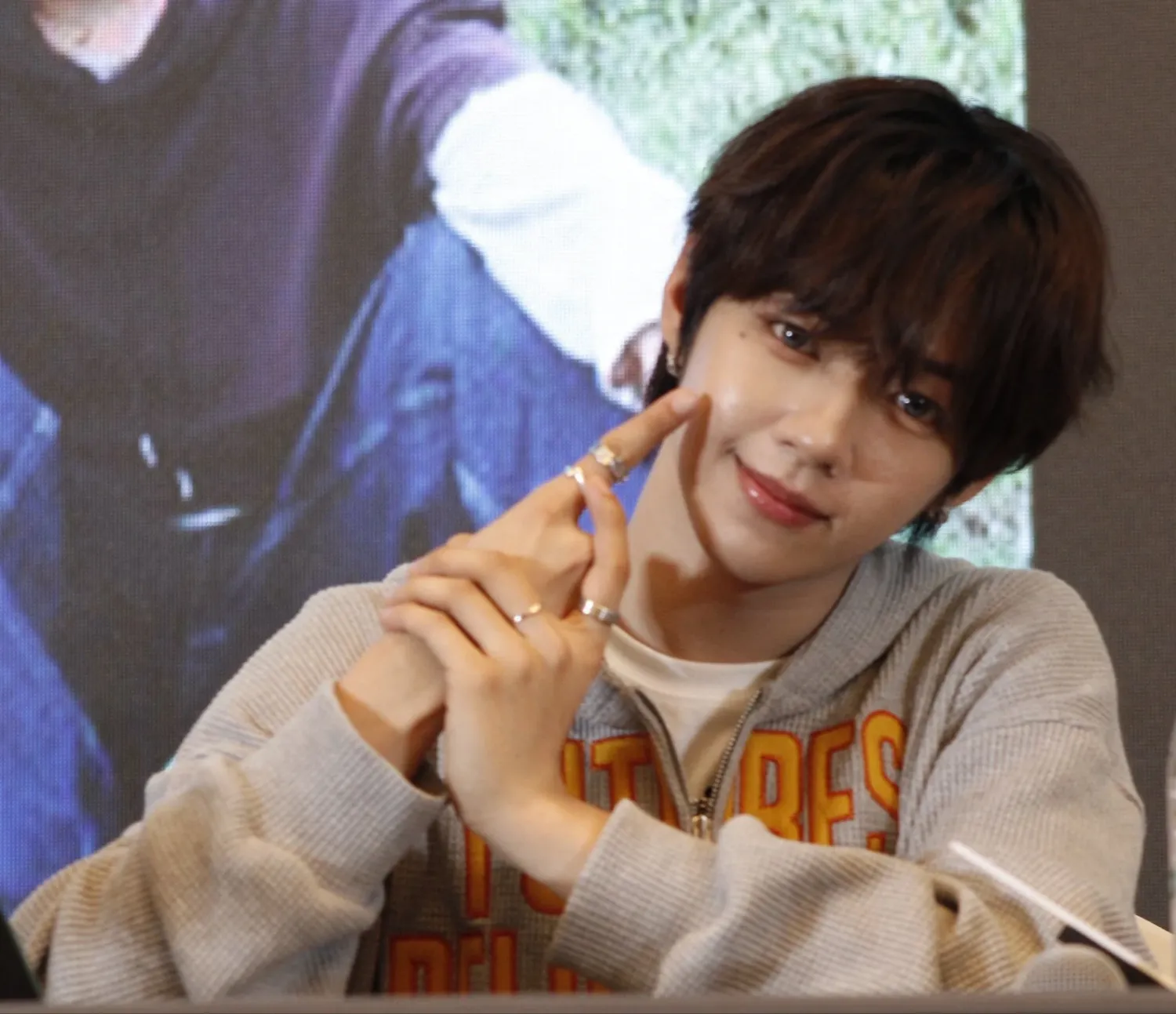 Behind-the-scenes cut of JL (AHOF)