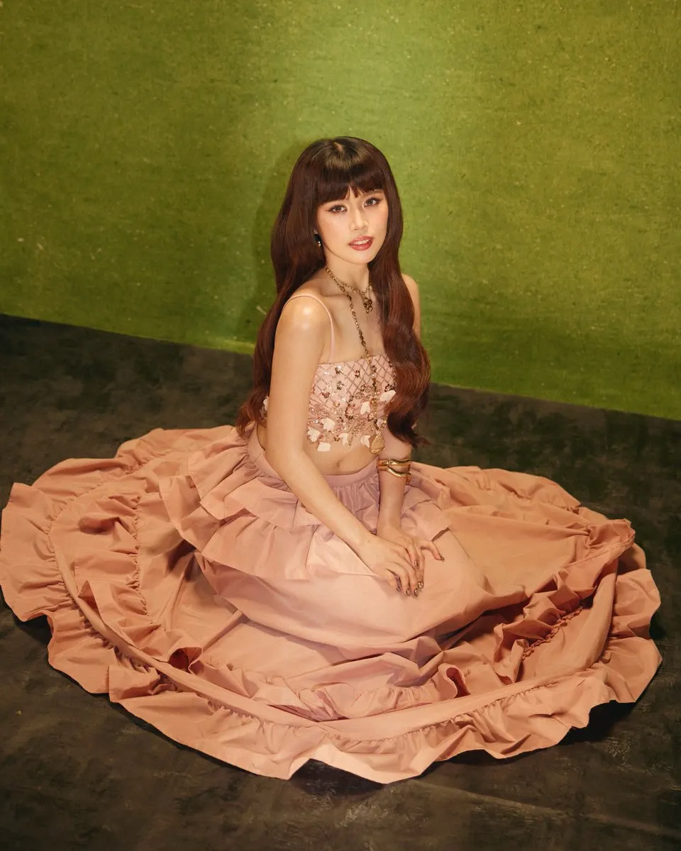 Behind-the-scenes cut of Maloi (BINI)