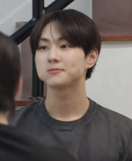 Latest photo of Jungwon (ENHYPEN)