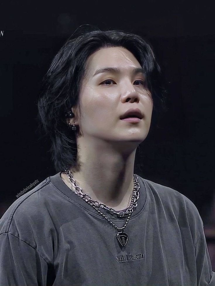 Foto aktivitas terbaru SUGA (BTS)