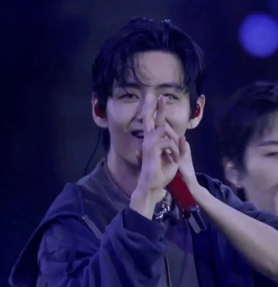 Momen yang diabadikan oleh penggemar V (BTS)