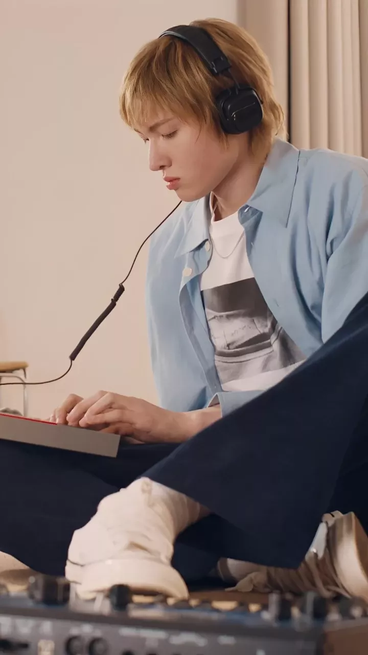 Behind-the-scenes cut of Martin (CORTIS)