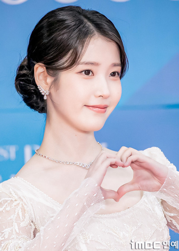 아이유의 비하인드 컷