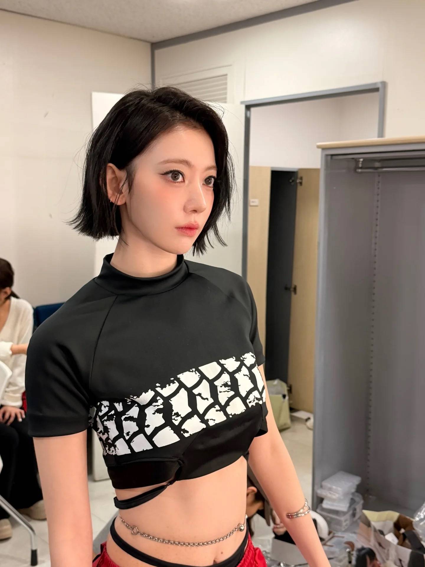 サクラ (LE SSERAFIM)の舞台裏ショット