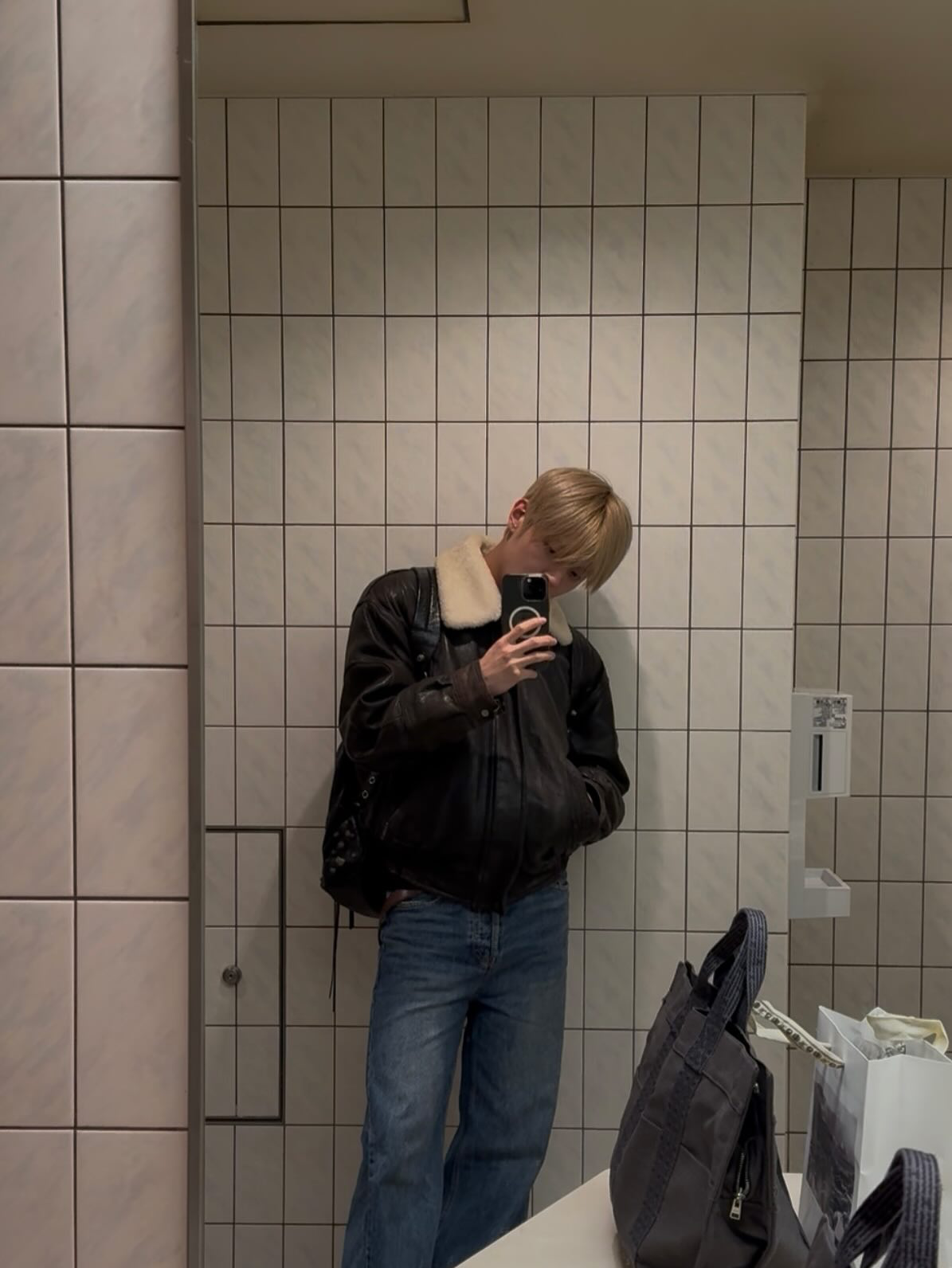 Latest photo of LEEJEONG (WHIB)