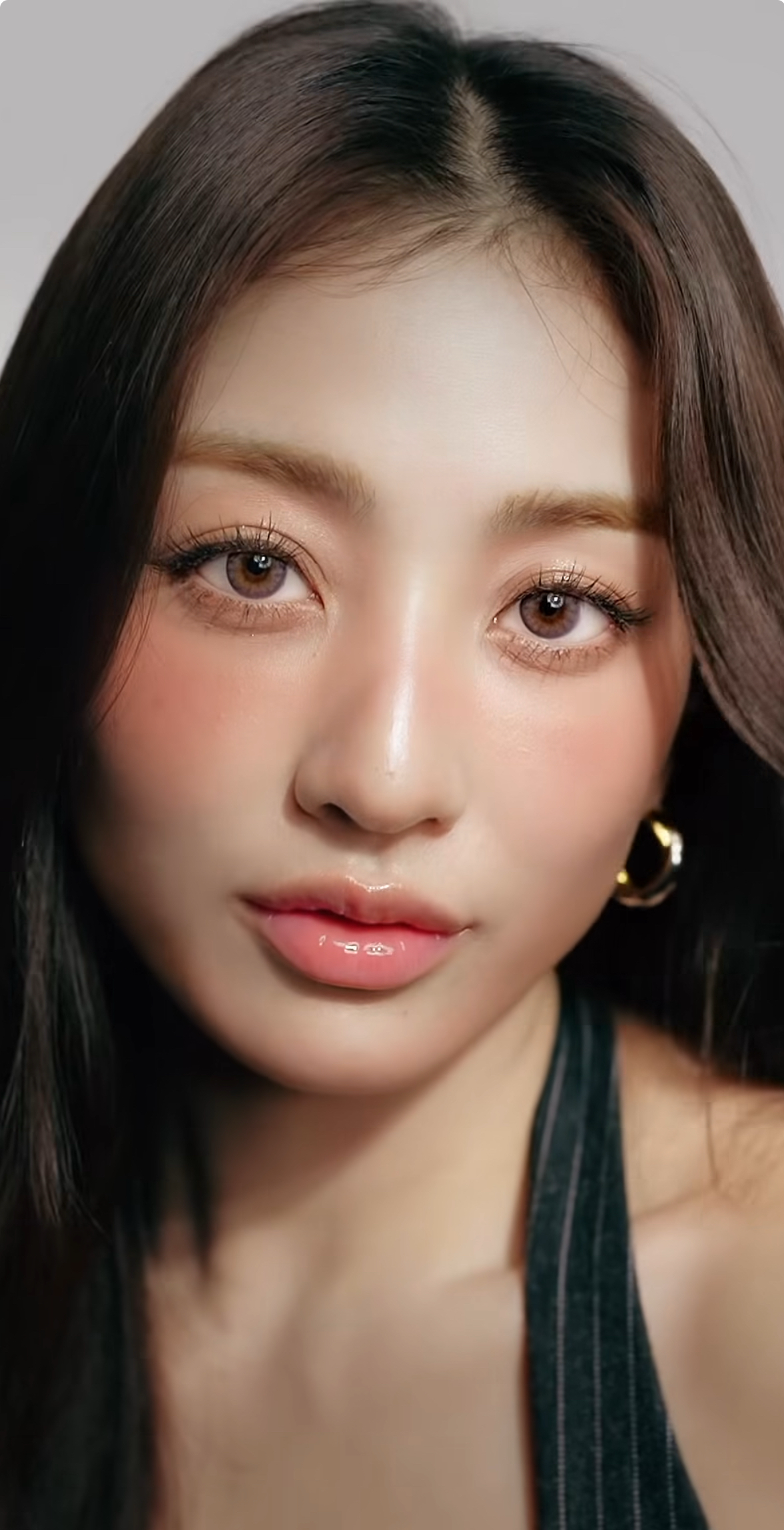 Recent activity shot of Jihyo (TWICE)