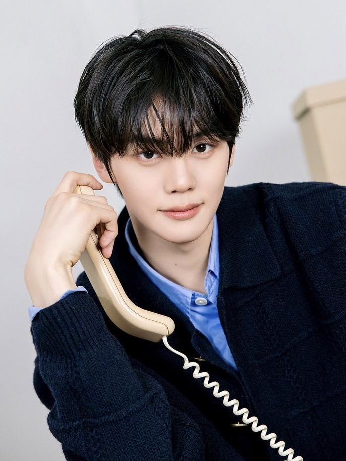 A moment captured by Kim Gyuvin's fan