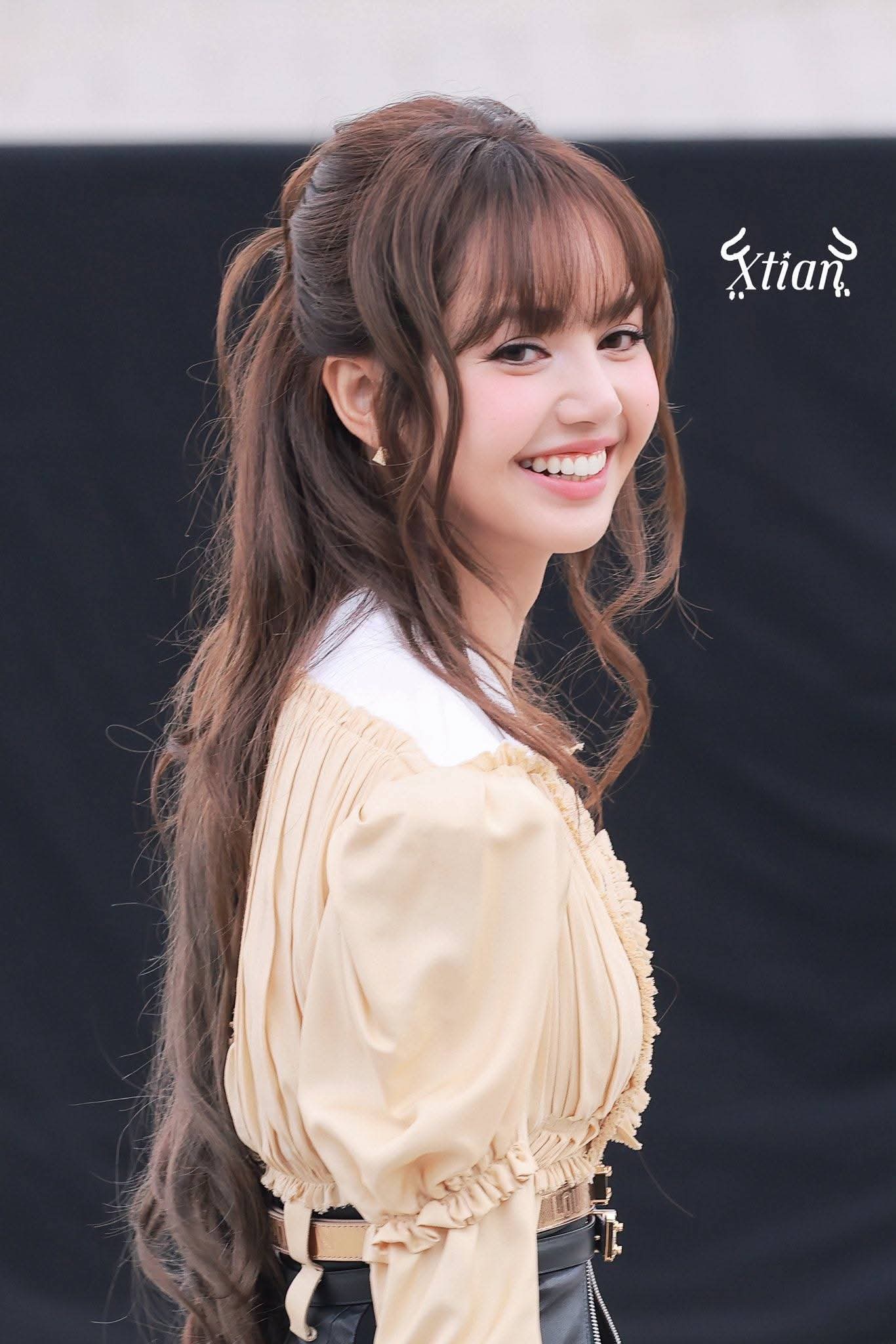 Foto aktivitas terbaru Lisa (BLACKPINK)