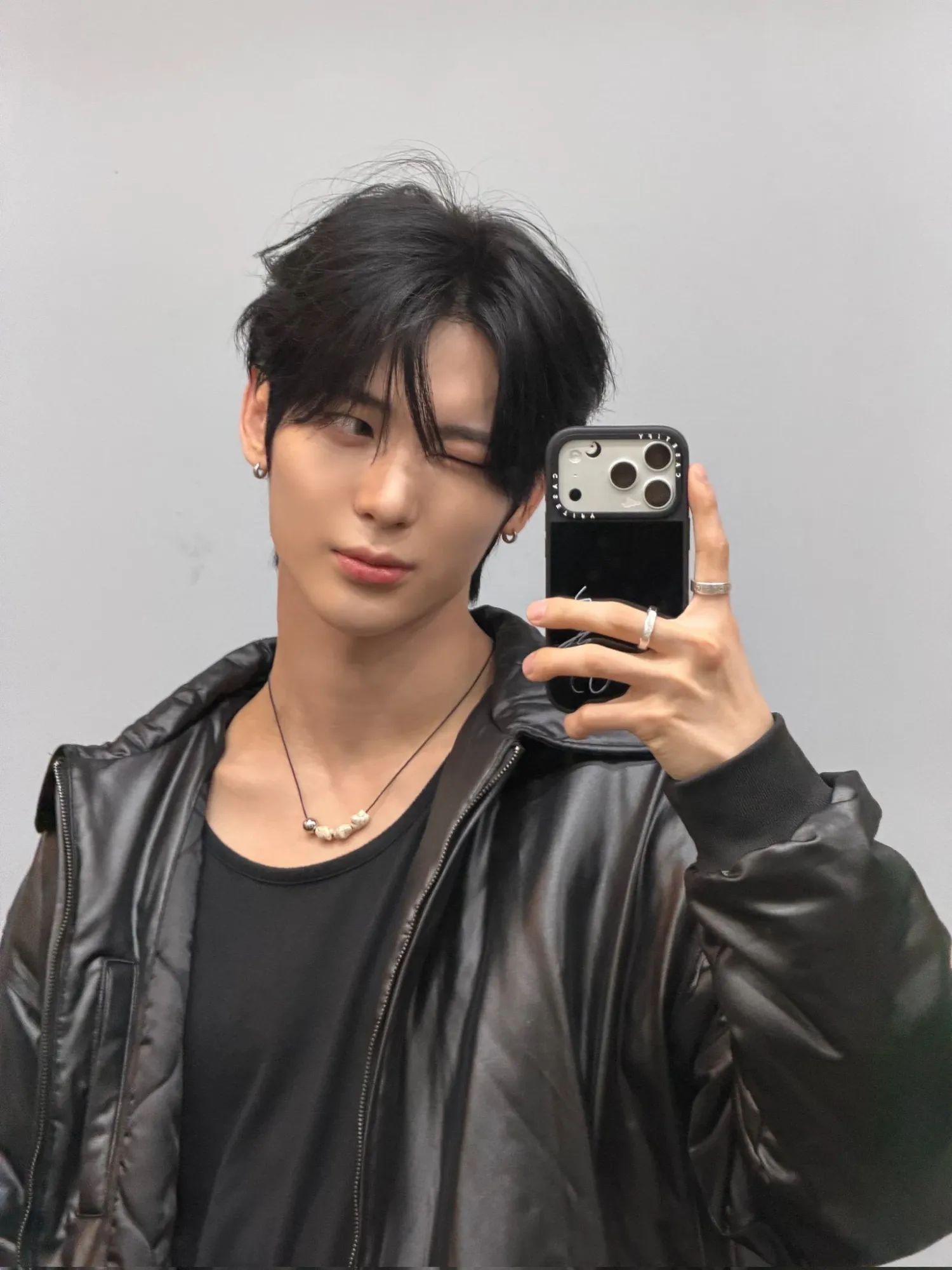 Behind-the-scenes cut of Siyun (NOWZ)