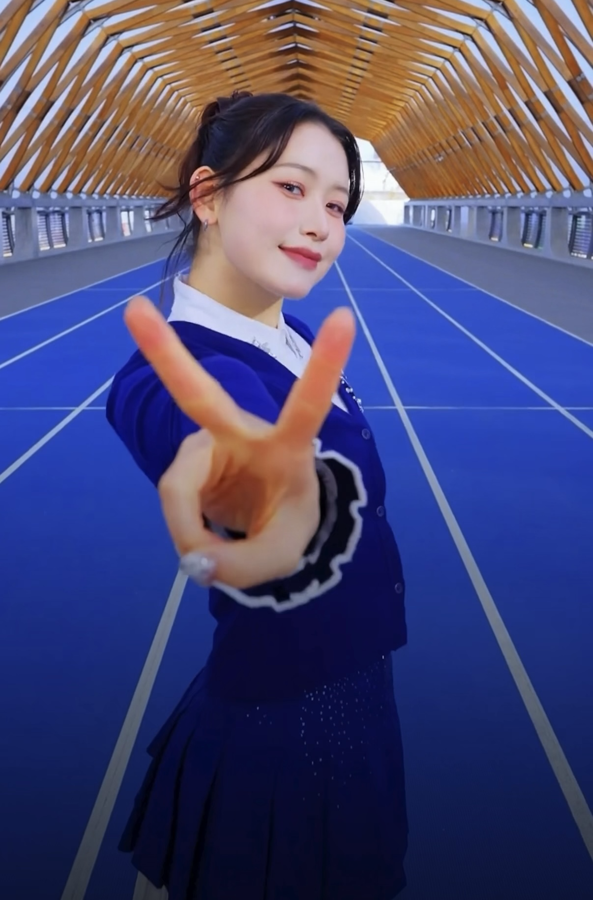 笠原桃奈 (ME:I)的最新照片