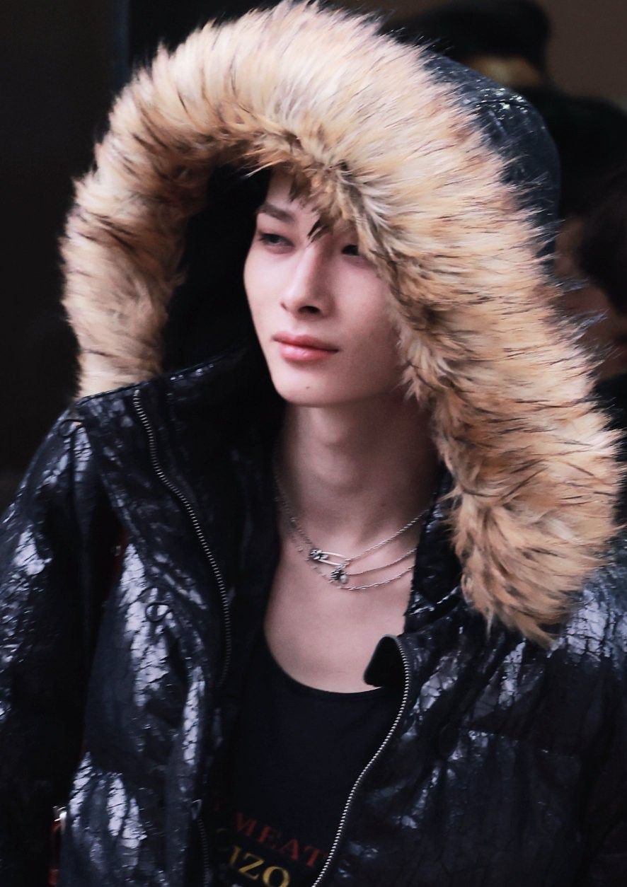 Foto terbaru NI-KI (ENHYPEN)