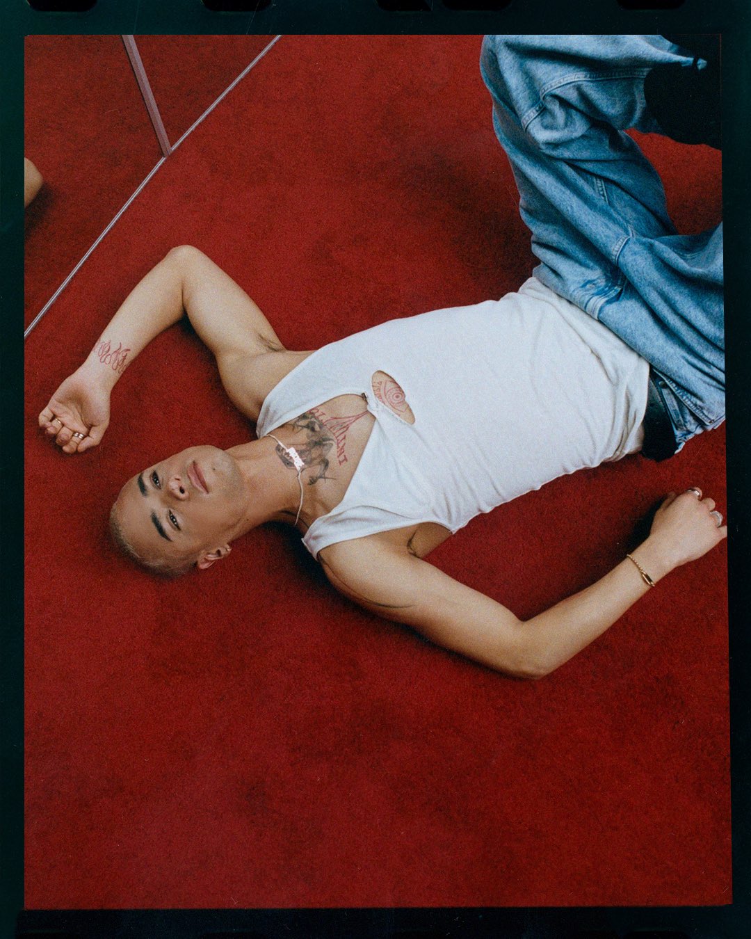 Behind-the-scenes cut of Drew (SANTOS BRAVOS)