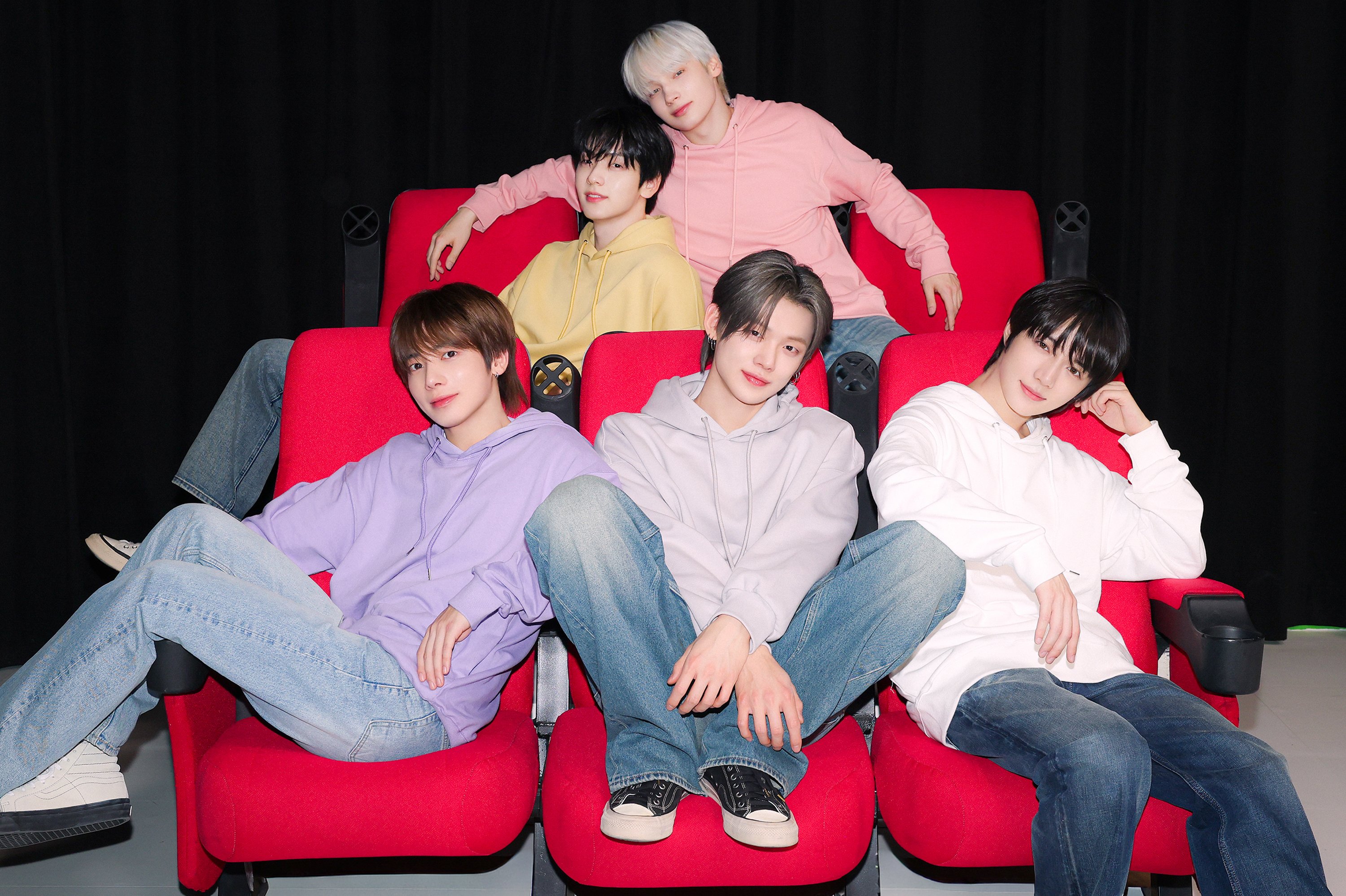 투모로우바이투게더의 비하인드 컷