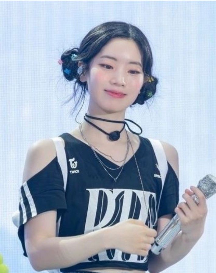 Behind-the-scenes cut of Dahyun (TWICE)