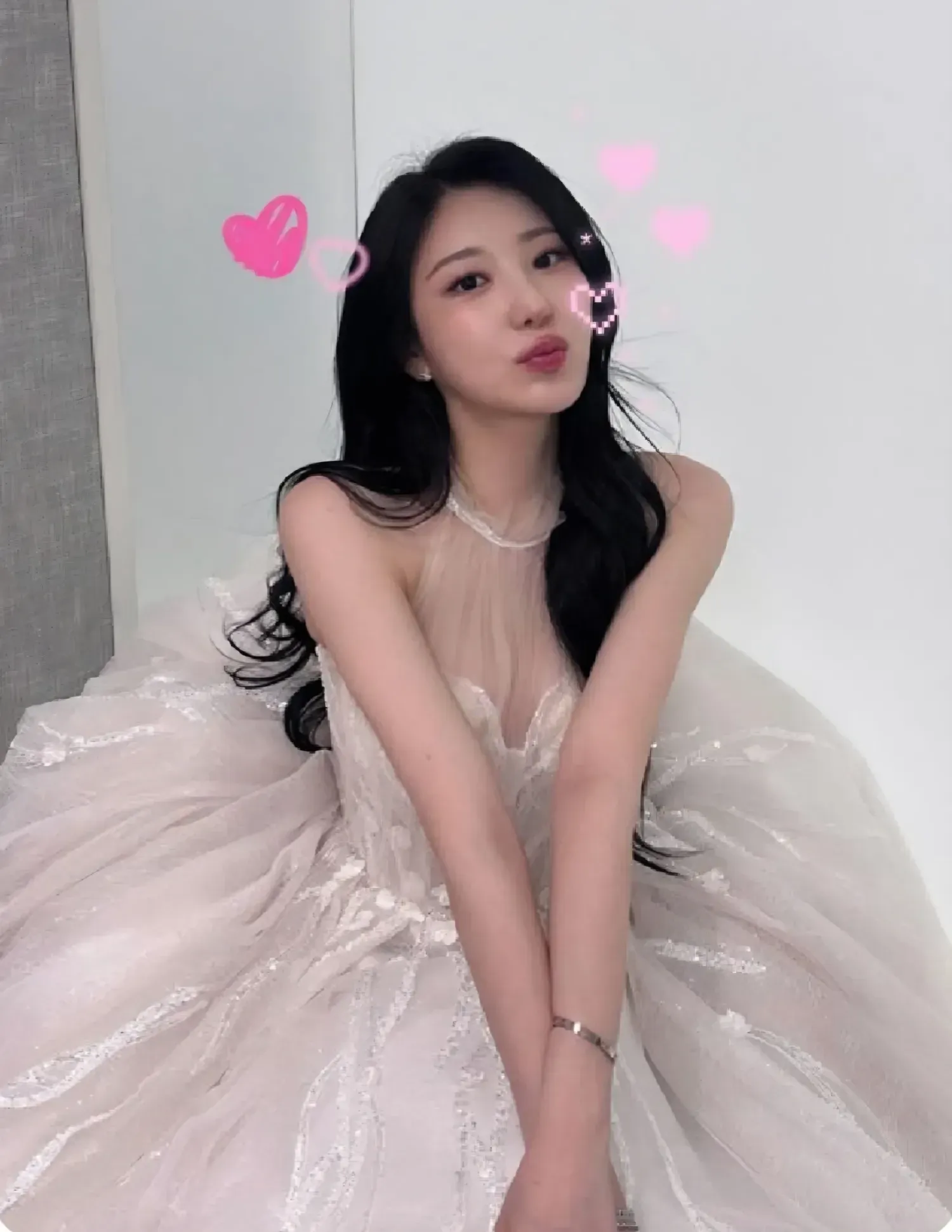 Recent activity shot of Lee Chaeyeon