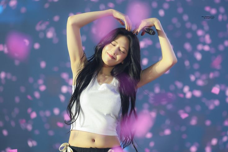 A moment captured by An Yujin (IVE)'s fan