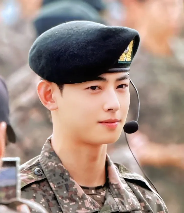 Latest photo of Eunwoo (ASTRO)