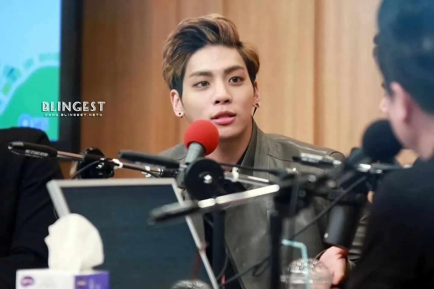 A moment captured by Jonghyun (SHINee)'s fan