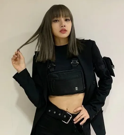 Momen yang diabadikan oleh penggemar Lisa (BLACKPINK)