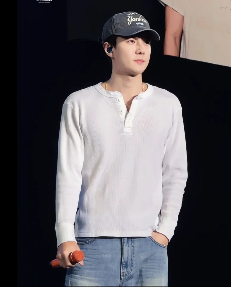 A moment captured by Sehun (EXO)'s fan