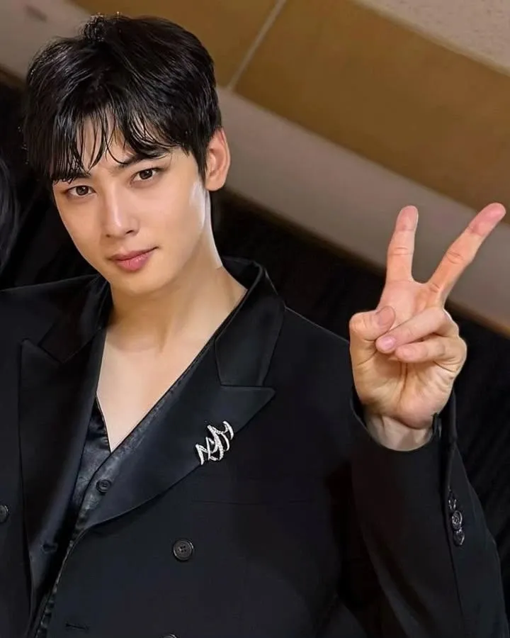Latest photo of Eunwoo (ASTRO)