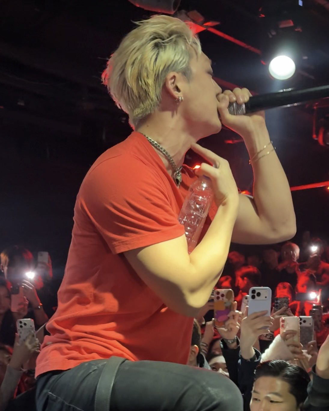 A moment captured by BOBBY (iKON)'s fan