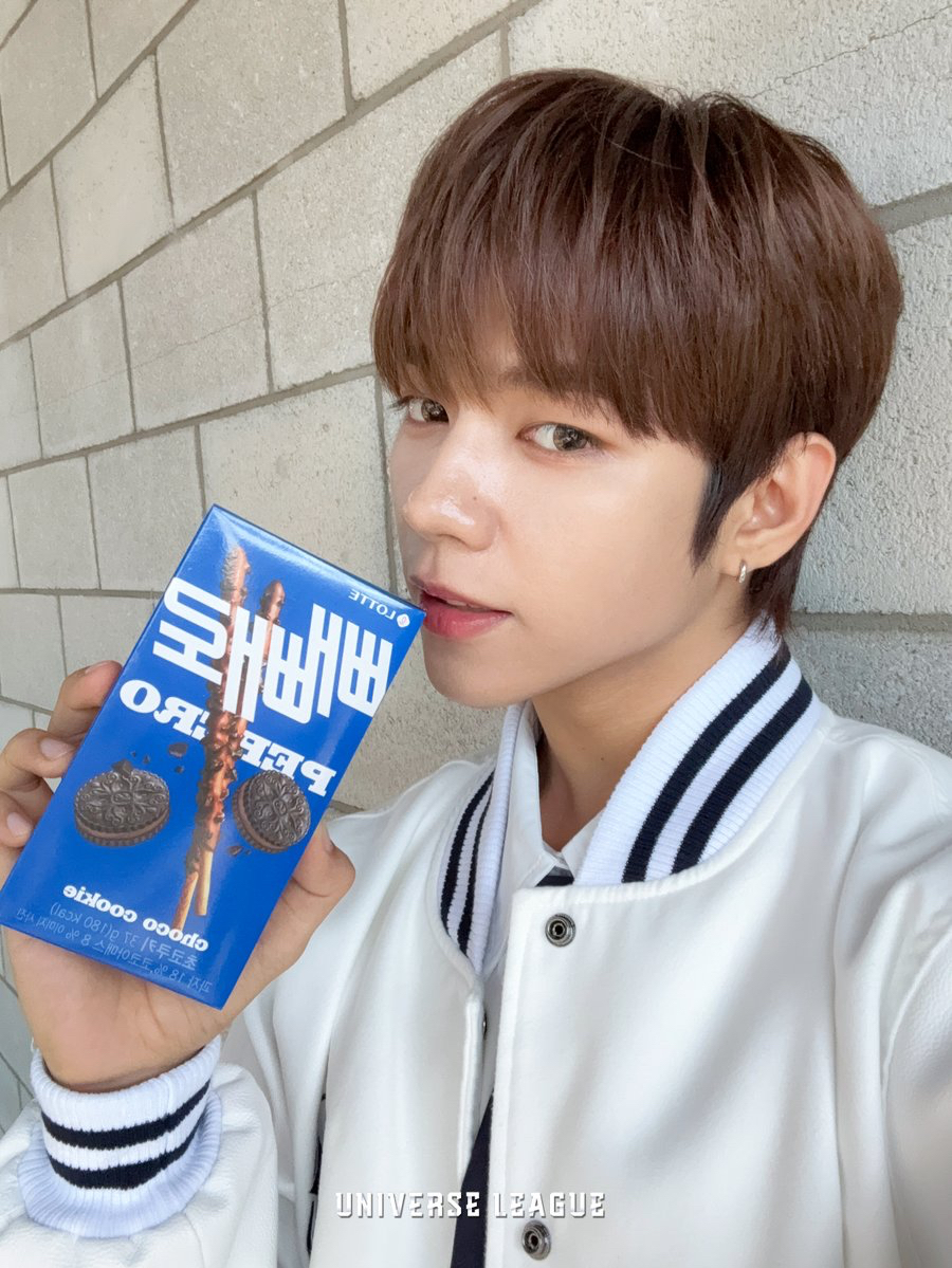 A moment captured by JL (AHOF)'s fan