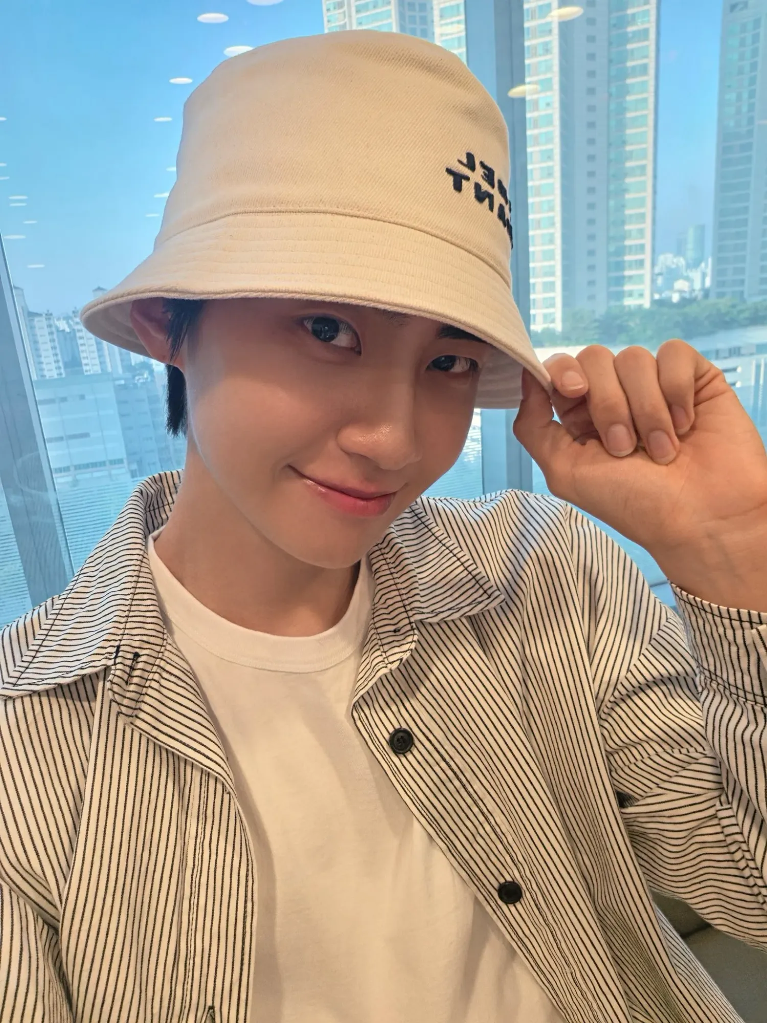Behind-the-scenes cut of Lee Jinhyuk